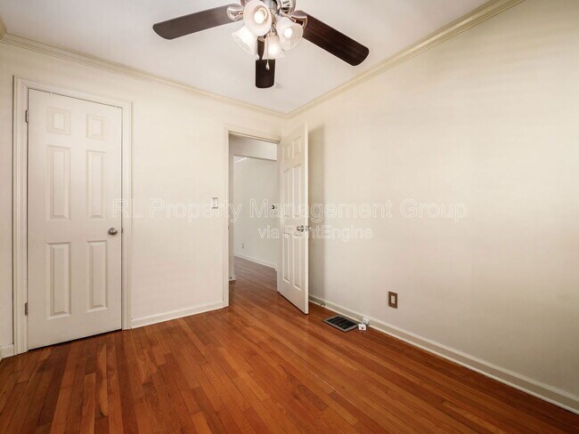 Building Photo - 925 S Chesterfield Rd