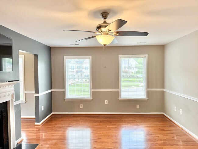 Building Photo - GORGEOUS FORMER MODEL HOME - MINUTES TO QUANTICO