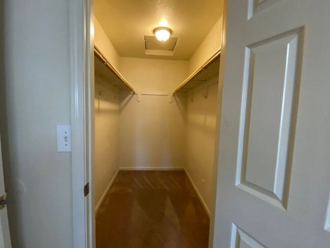 Building Photo - Spacious Duplex with Two Bedrooms, Two Bathrooms and Two Car Garage