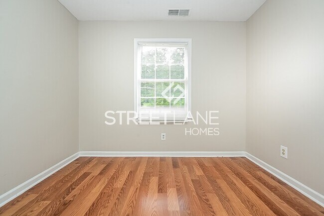Building Photo - REDUCED!