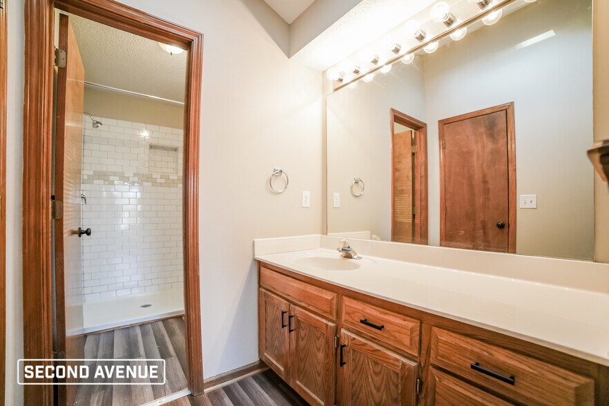 Building Photo - 1720 S Whitney Dr