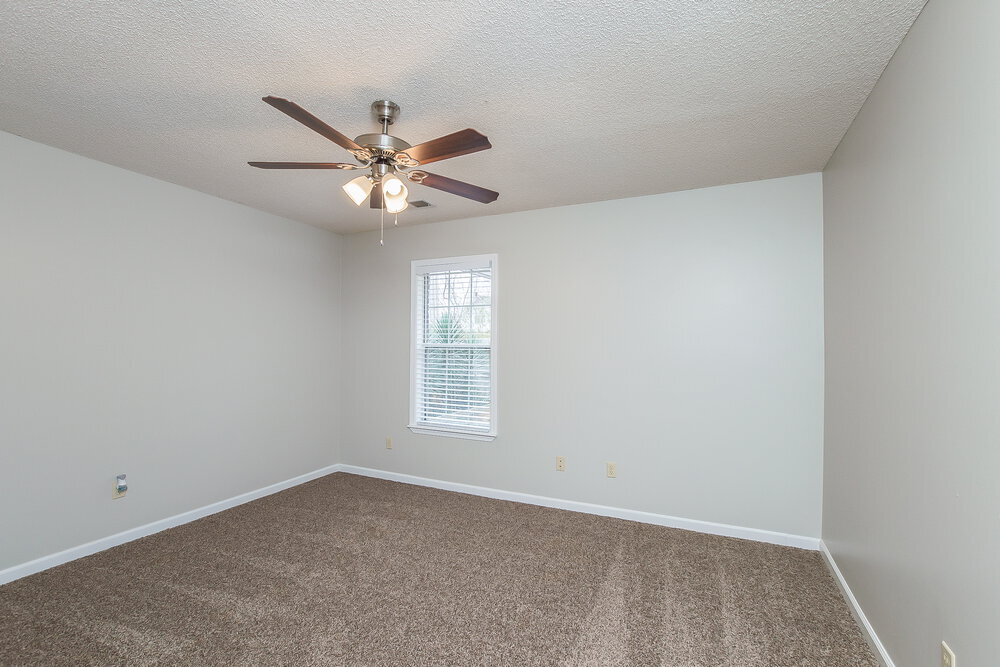 Building Photo - 10149 Phillips Dr