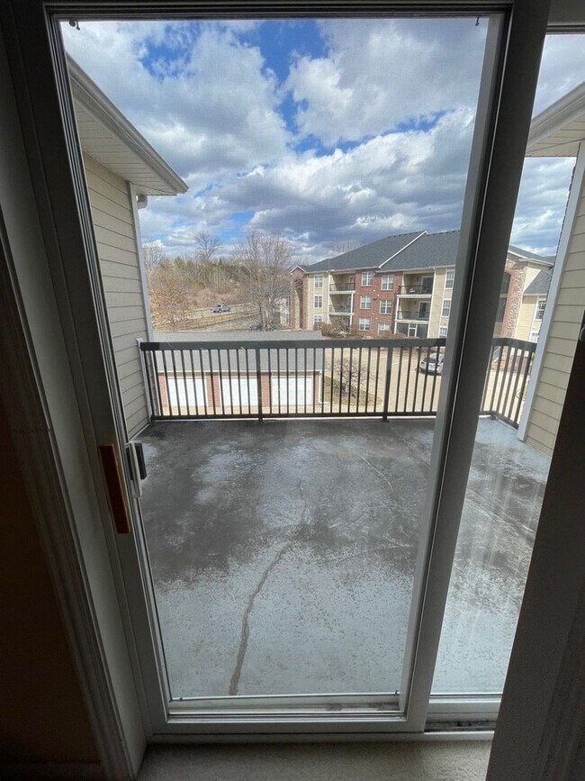 Building Photo - Fully-Furnished 3 Bedroom Condo in Smithton Crossing - Perfect for Traveling Professionals!