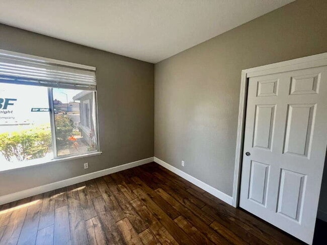 Building Photo - 1605 Paseo Flores Dr