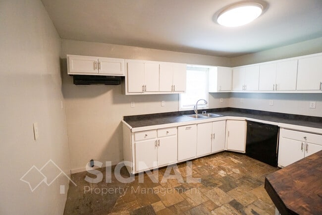 Building Photo - 1209 Lynn Acres Dr