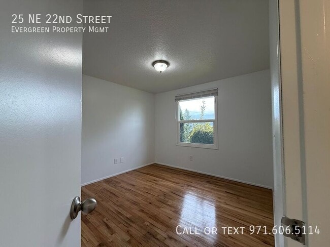 Building Photo - 25 NE 22nd St