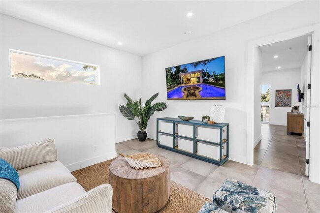 Building Photo - 2065 Goldenrod St