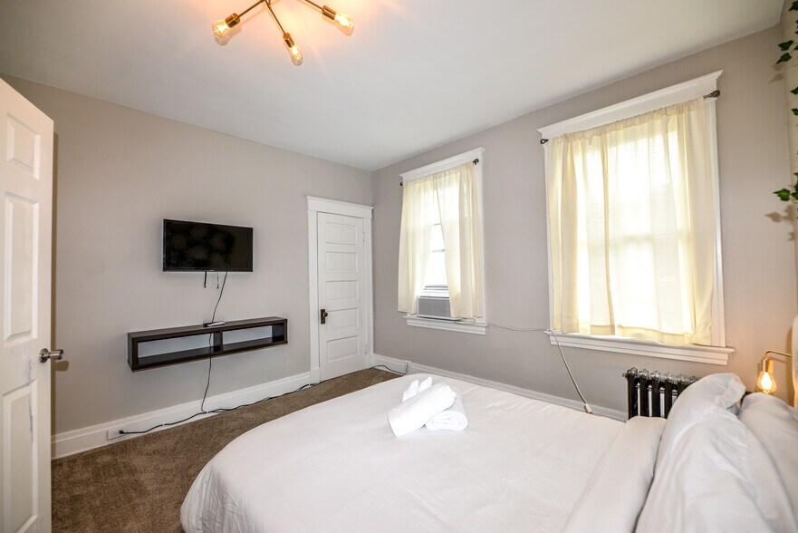 bedroom 3 - 2106 Pogue Ave