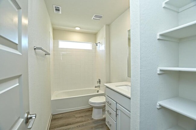Building Photo - 204 Merrick Rd