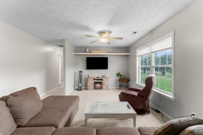 Building Photo - 121 Ashley Ct