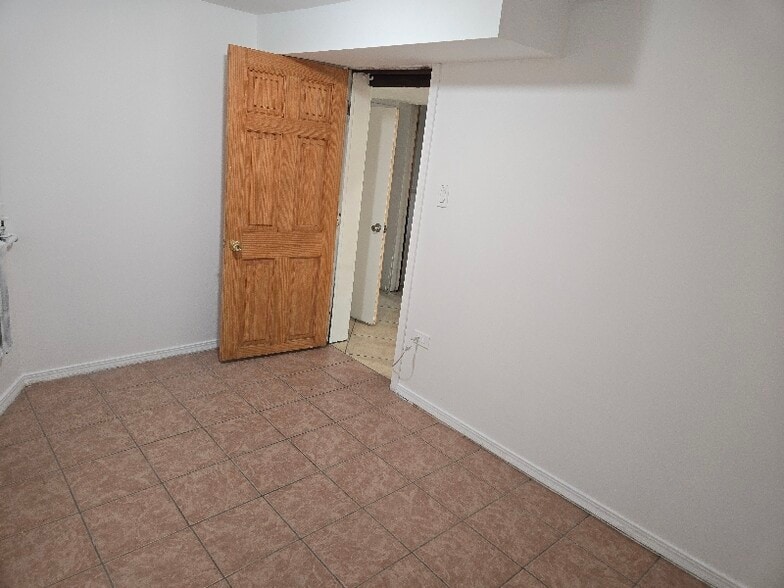 Building Photo - 5746 W 64th Pl