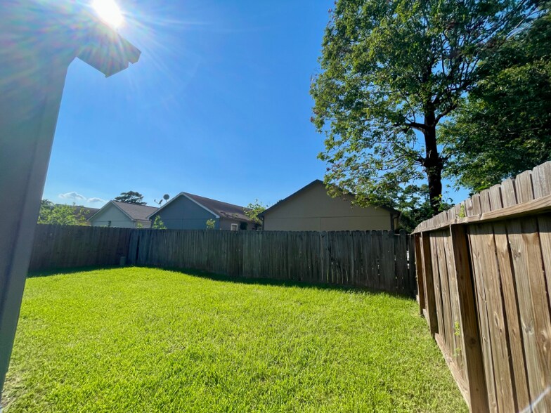 Building Photo - 11815 Greensbrook Forest Dr