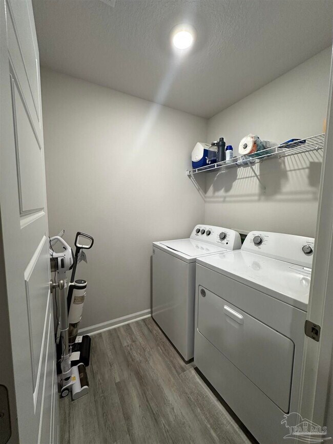 Building Photo - 5911 Laurel Oak Dr