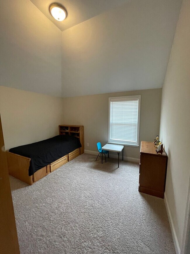 Building Photo - 819 Lost Grv Trl