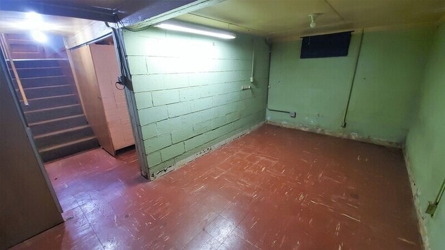 Building Photo - 1679 29th St NE