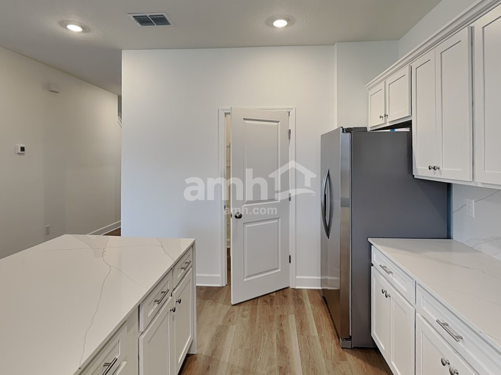 Building Photo - 3012 20th Ave W