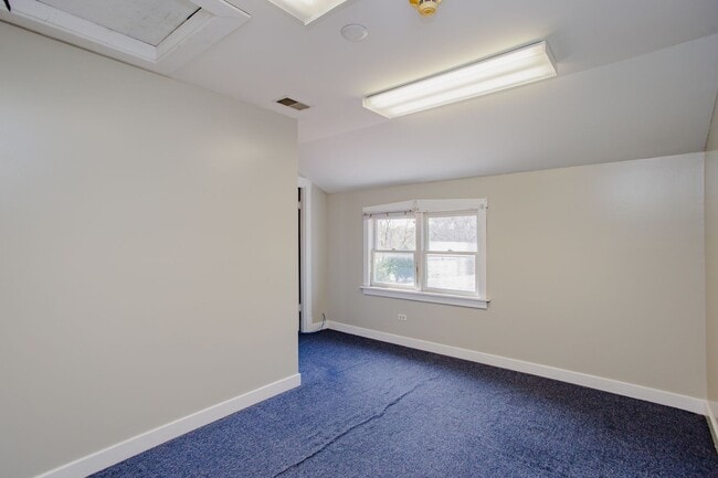 Building Photo - 1305 Oswego Rd