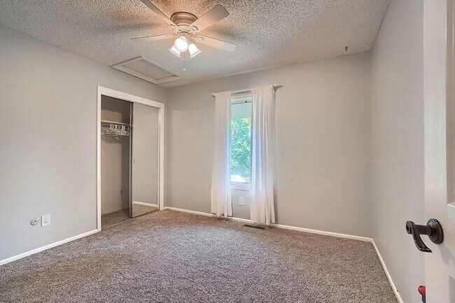 Building Photo - August 2026 Lakewood 5 Bedroom 2.5 Bathroom House with HUGE Backyard