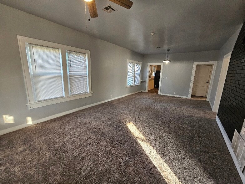 Building Photo - 715 E Church St