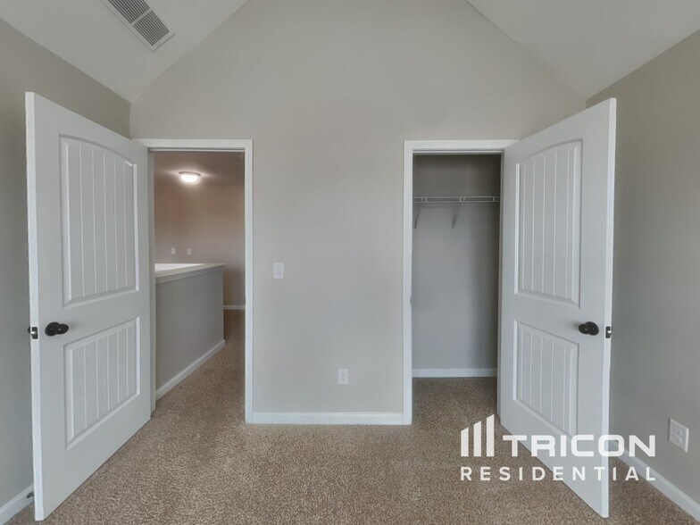 Building Photo - 103 Kennelsman Dr