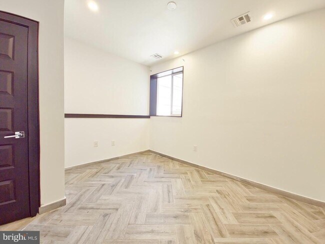 Building Photo - 519 N 38th St