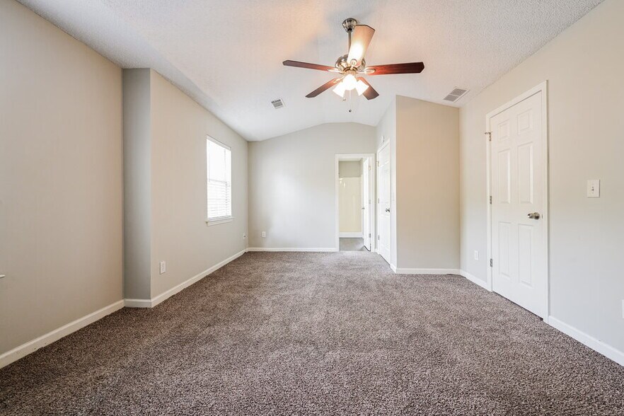 Building Photo - 5028 Kens Ct