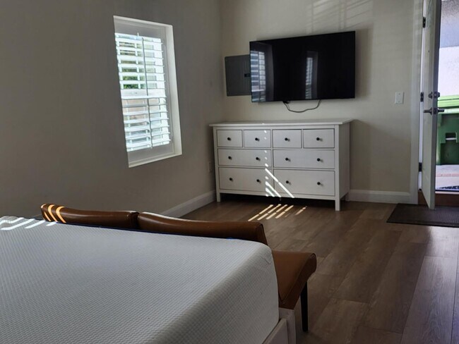 Building Photo - 10458 Brooke Ave