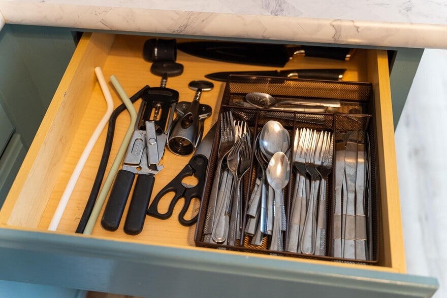 Building Photo - 1304 E Sylvan Cir