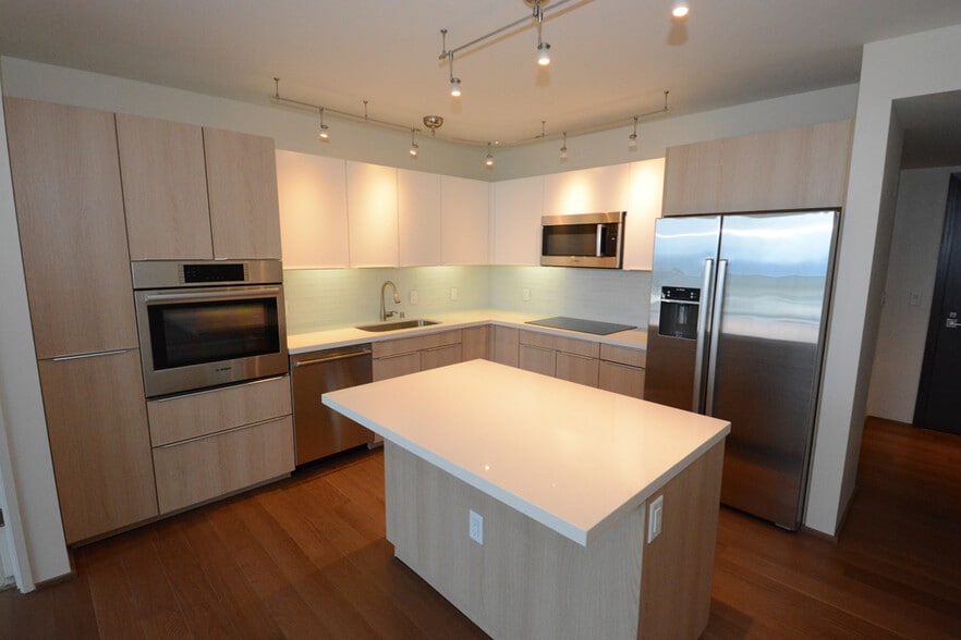 Building Photo - 888 Kapiolani Blvd