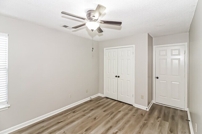 Building Photo - 9587 Chi Chi Ln