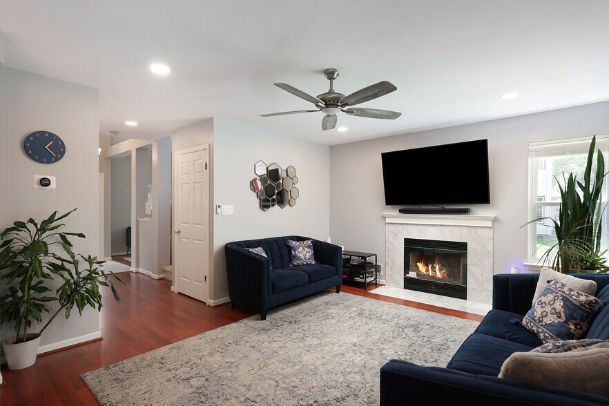 Building Photo - 160 Buttonwood Dr