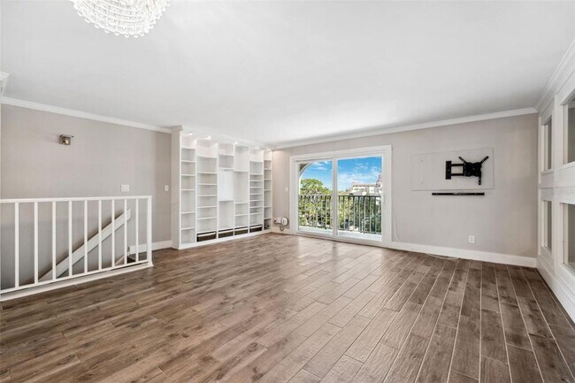 Building Photo - 105 4th Ave NE
