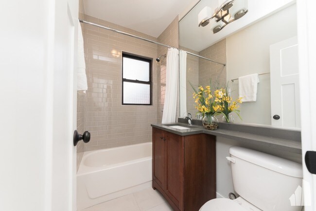 Building Photo - 2902 N Mildred Ave