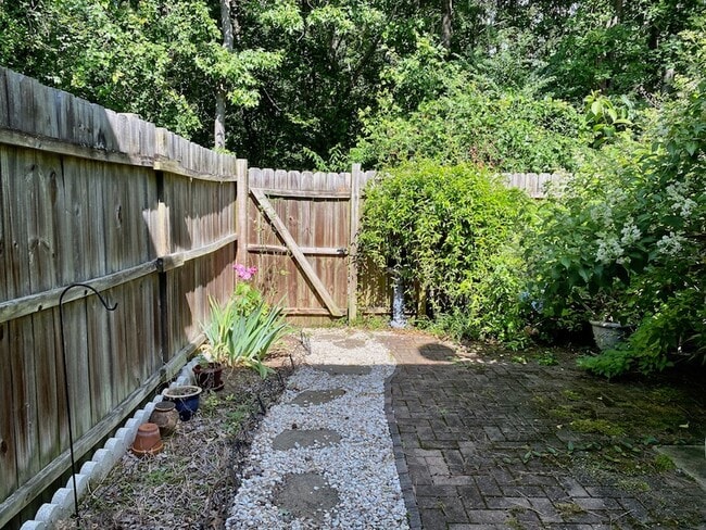 Building Photo - 2126 Alpine Rd