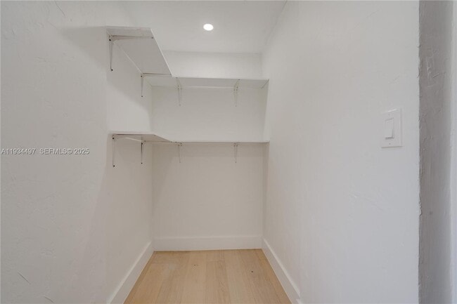 Building Photo - 347 NE 110th St