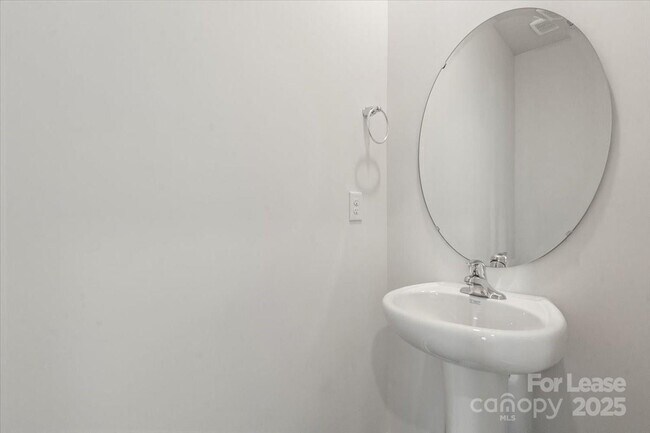 Building Photo - 1339 37th Ave Lane NE