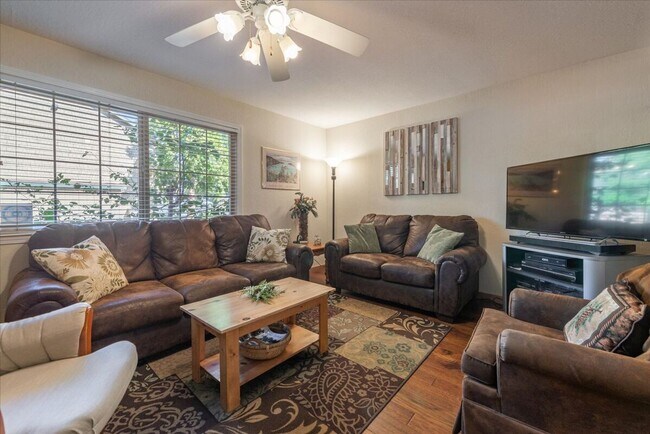 Primary Photo - Lake Forest 3 Bedroom Ski Lease