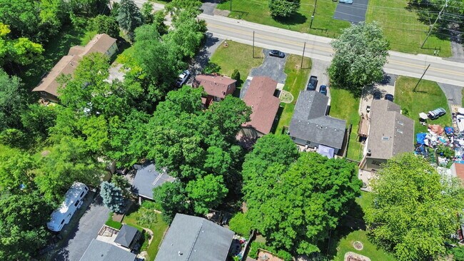 Building Photo - Updated 3-Bed/2-Bath Home with A Deck, Gar...