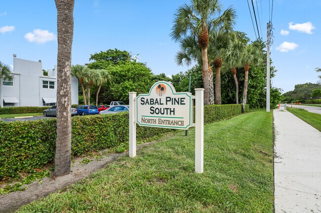 Building Photo - 2840 SW 22nd Ave