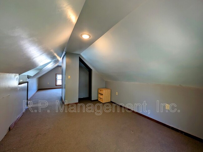 Building Photo - 398 Herschel St