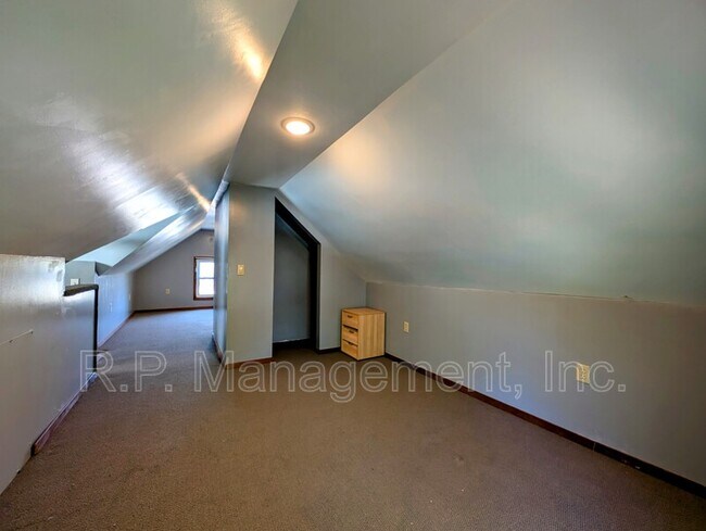 Building Photo - 398 N Herschel St