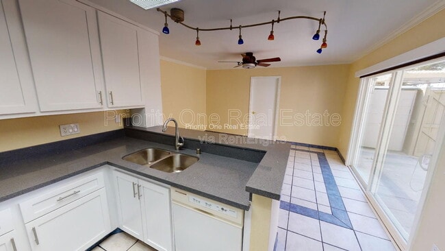 Building Photo - 10512 Caminito Westchester