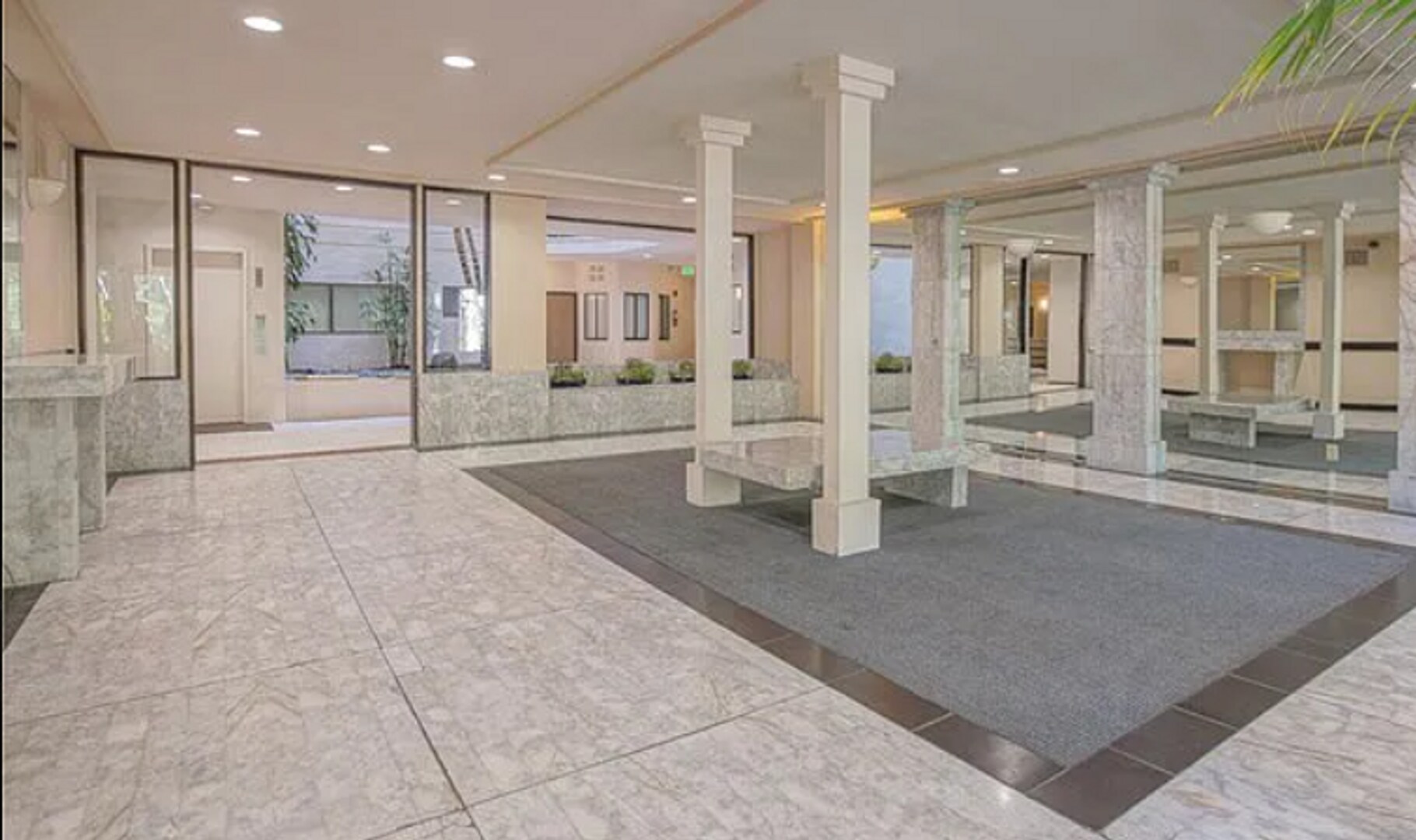 Building Photo - 723 Westmount Dr