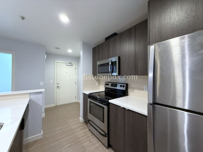 Building Photo - 2nd MONTH RENT FREE!- Contemporary 2 Bedroom, 1.5 Bathroom Apartment, Northeast Portland