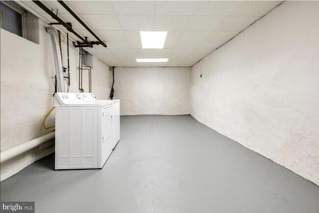 Building Photo - 1513 E Moyamensing Ave
