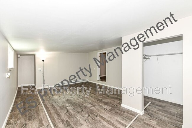 Building Photo - 1631 Elmhurst Dr