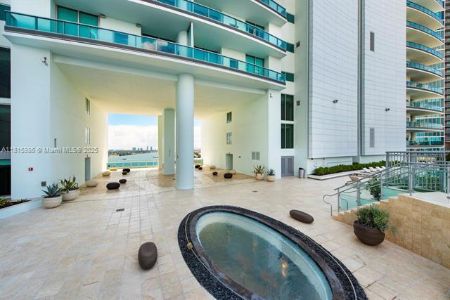 Building Photo - 900 Biscayne Blvd