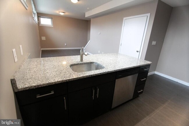 Building Photo - 1856 Willington St