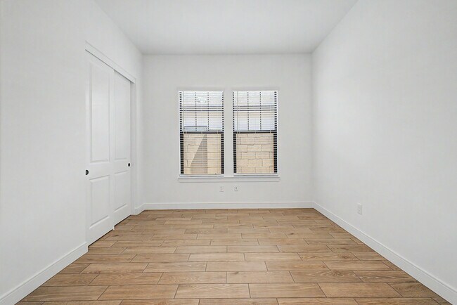 Building Photo - 4412 N 203rd Dr