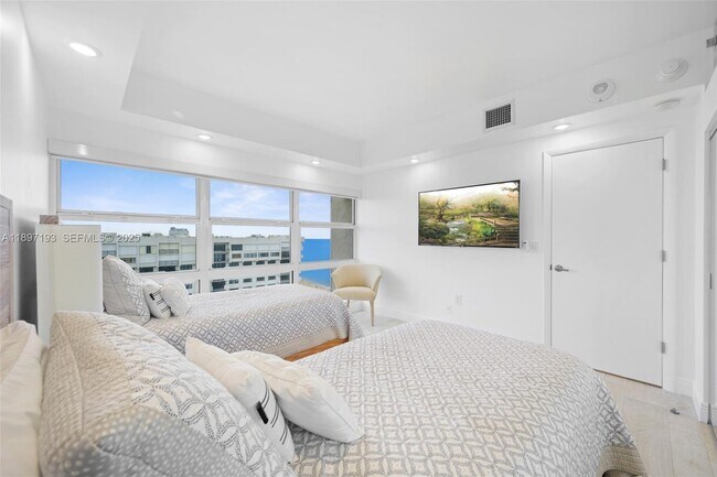 Building Photo - 5000 N Ocean Blvd